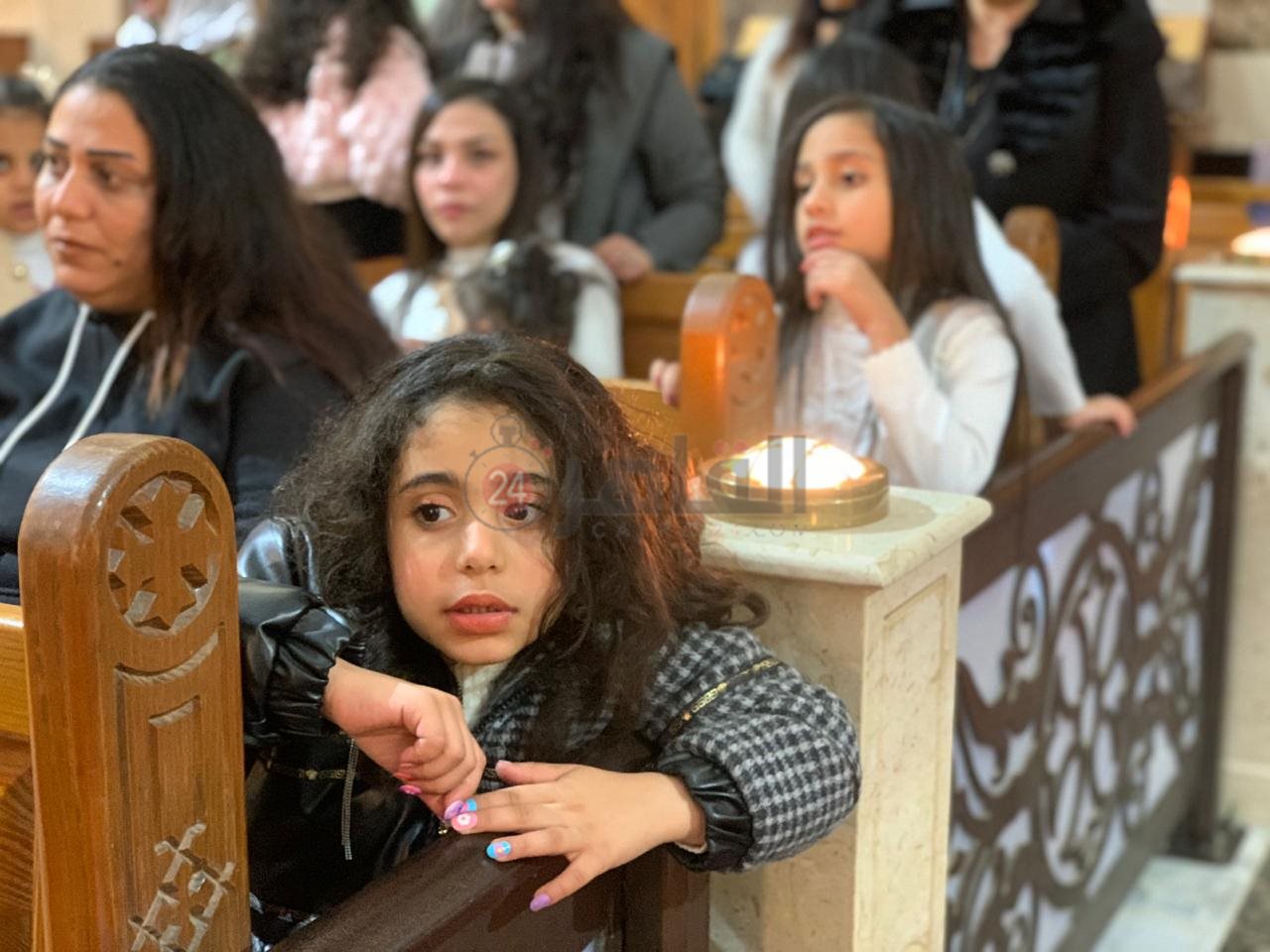 الصغار يزينون الكنائس خلال قداس عيد الميلاد ببورسعيد