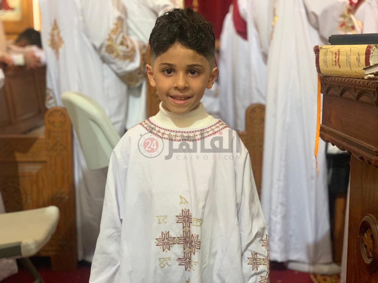 الصغار يزينون الكنائس خلال قداس عيد الميلاد ببورسعيد| صور