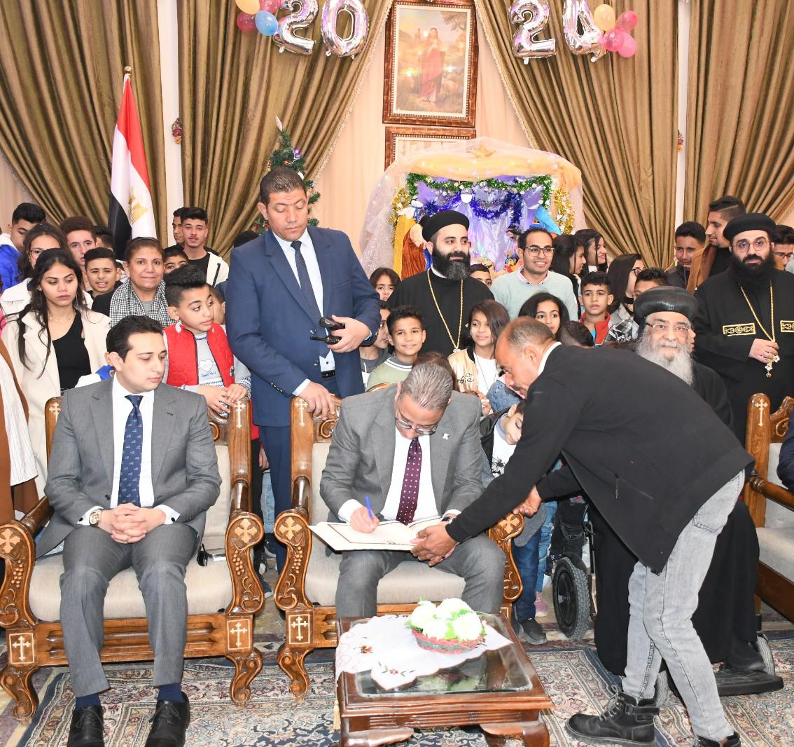 محافظ الفيوم في دير الأنبا إبرام 