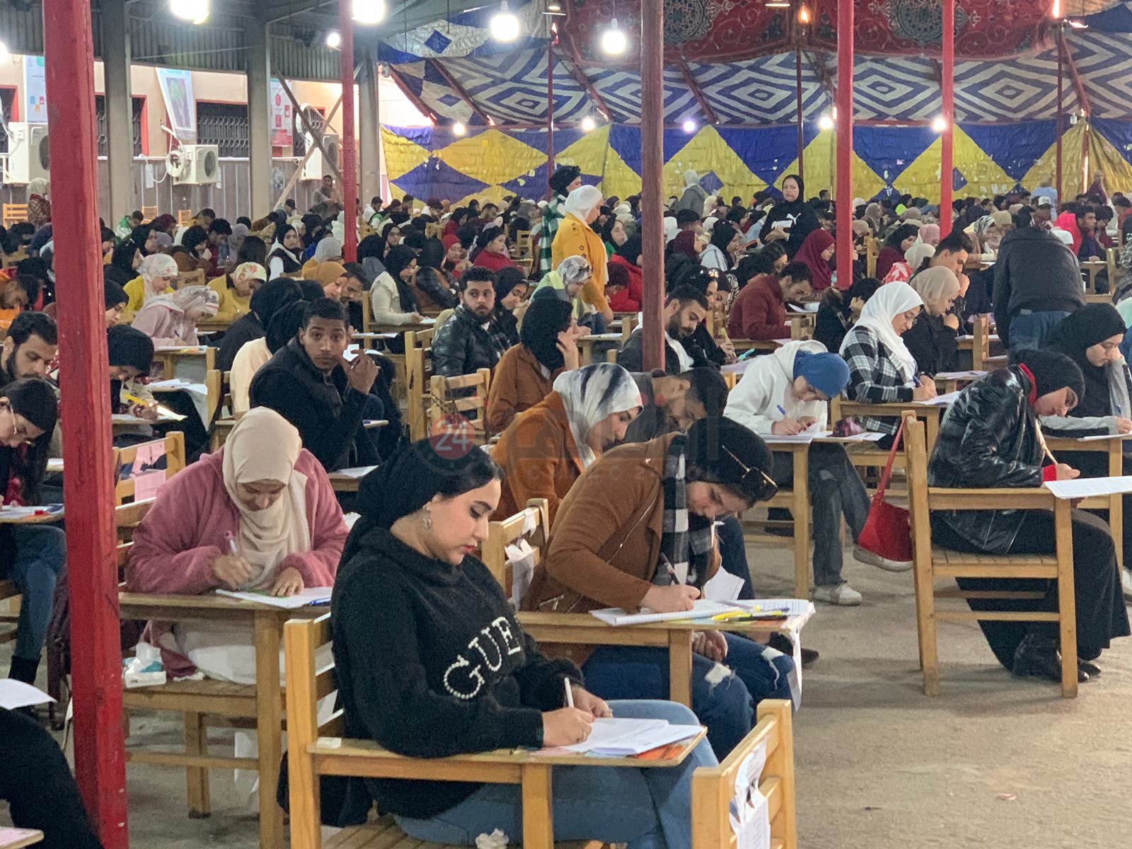 رئيس جامعة بورسعيد يتفقد أعمال الامتحانات