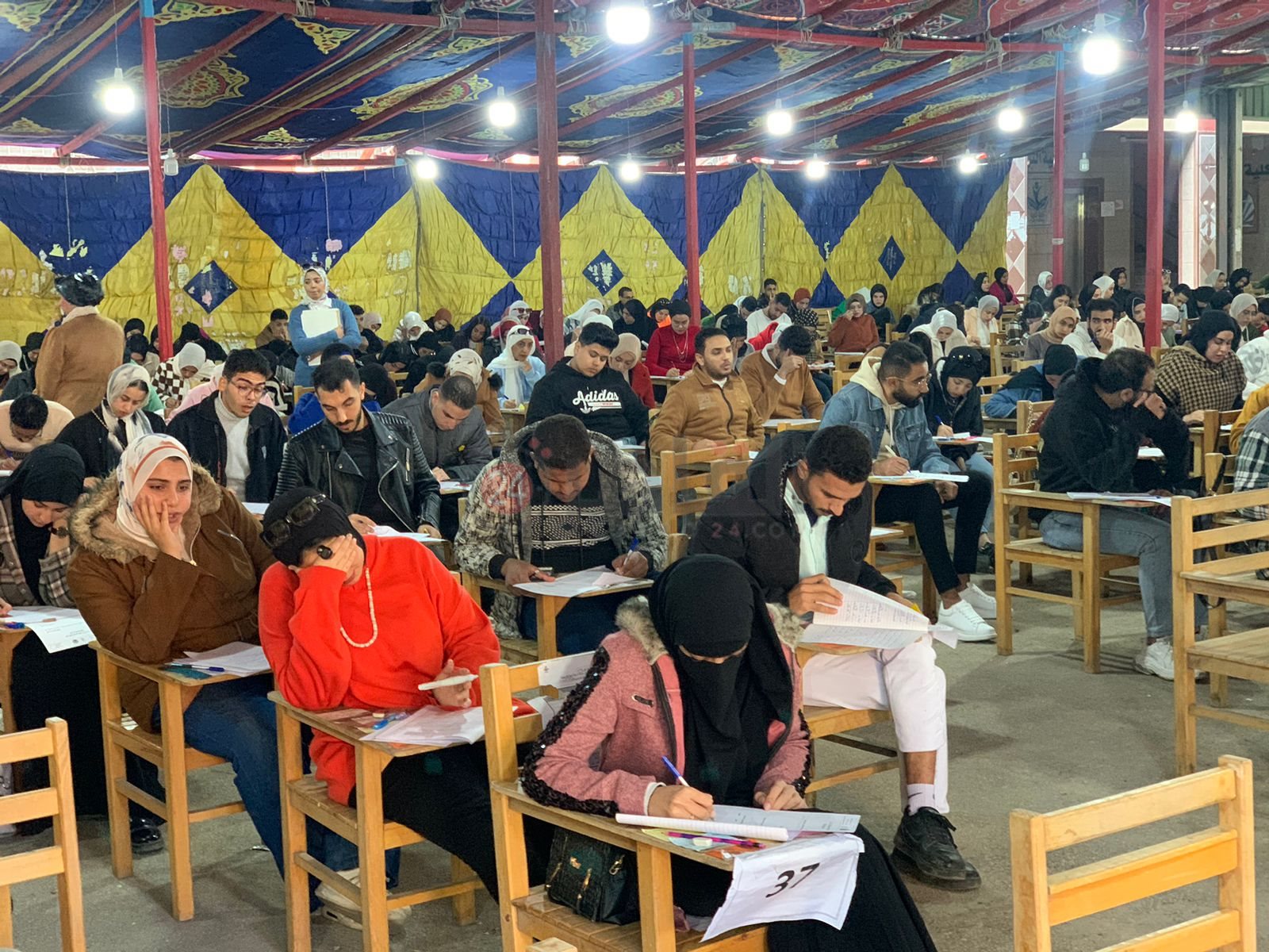 رئيس جامعة بورسعيد يتفقد أعمال الامتحانات