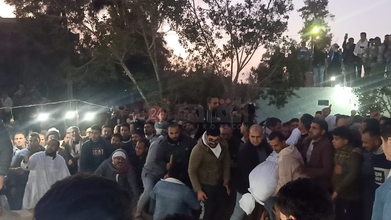 تشييع جنازة أم ونجليها ضحية الزوج في الدقهلية