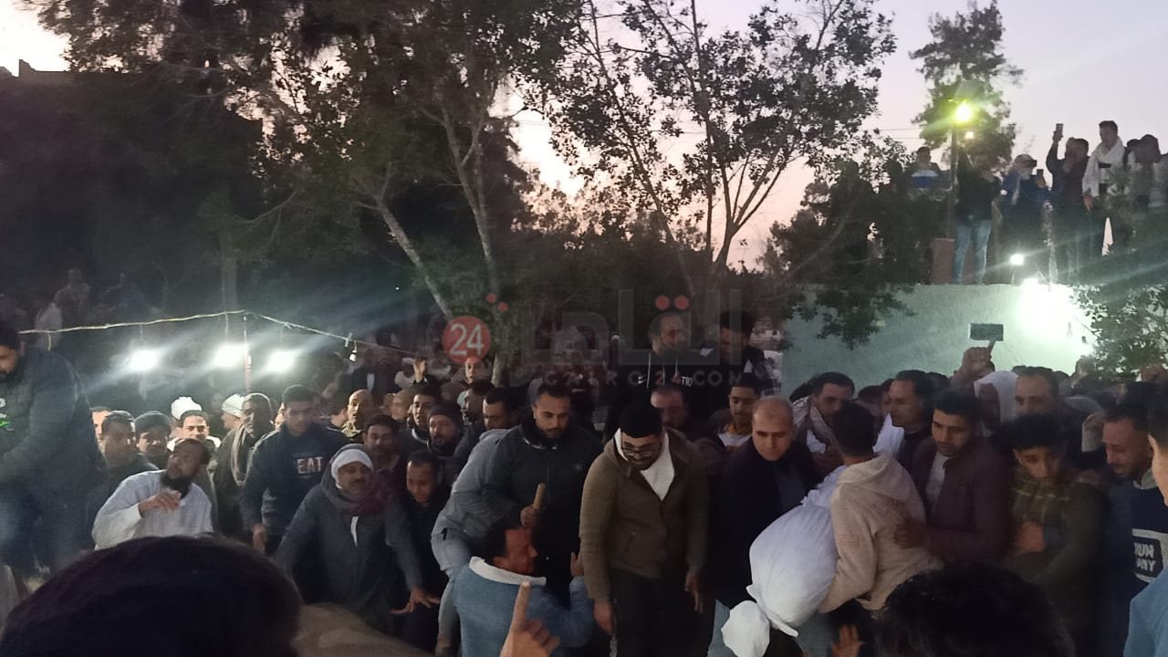 تشييع جنازة أم ونجليها ضحية الزوج في الدقهلية