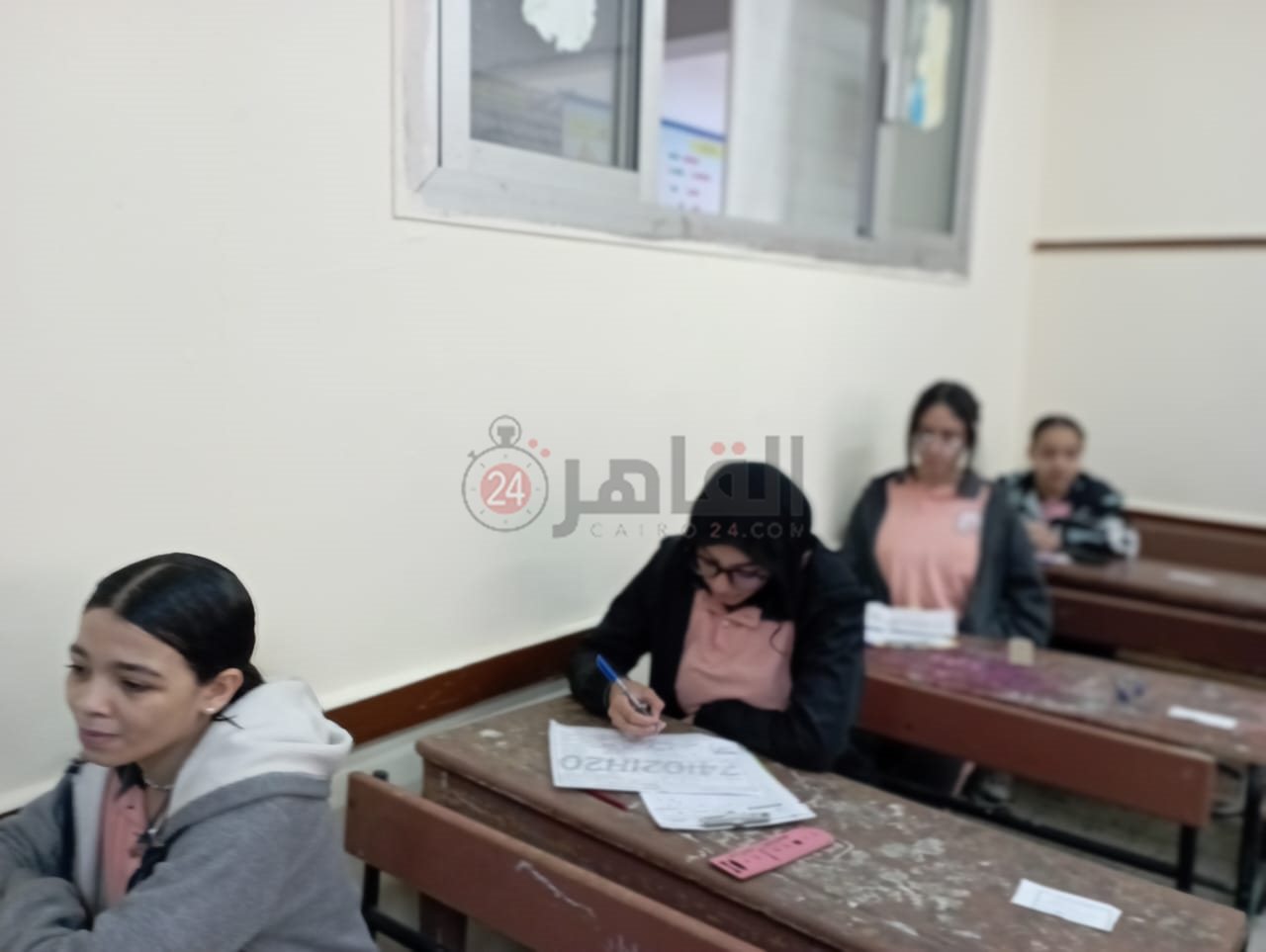 طلاب الشهادة الإعدادية يؤدون امتحان العلوم ببورسعيد