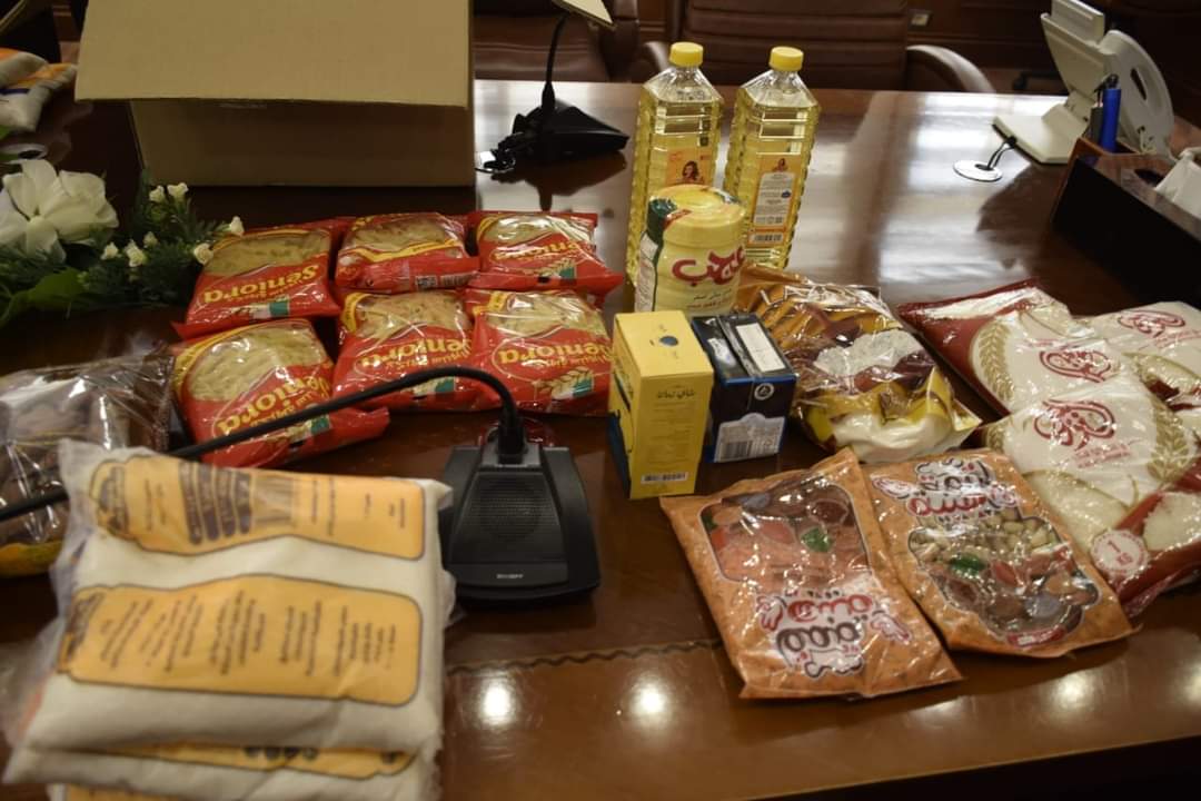 سلع غذائية للأسر الأولى بالرعاية ومحدودي الدخل والموظفين ببورسعيد 