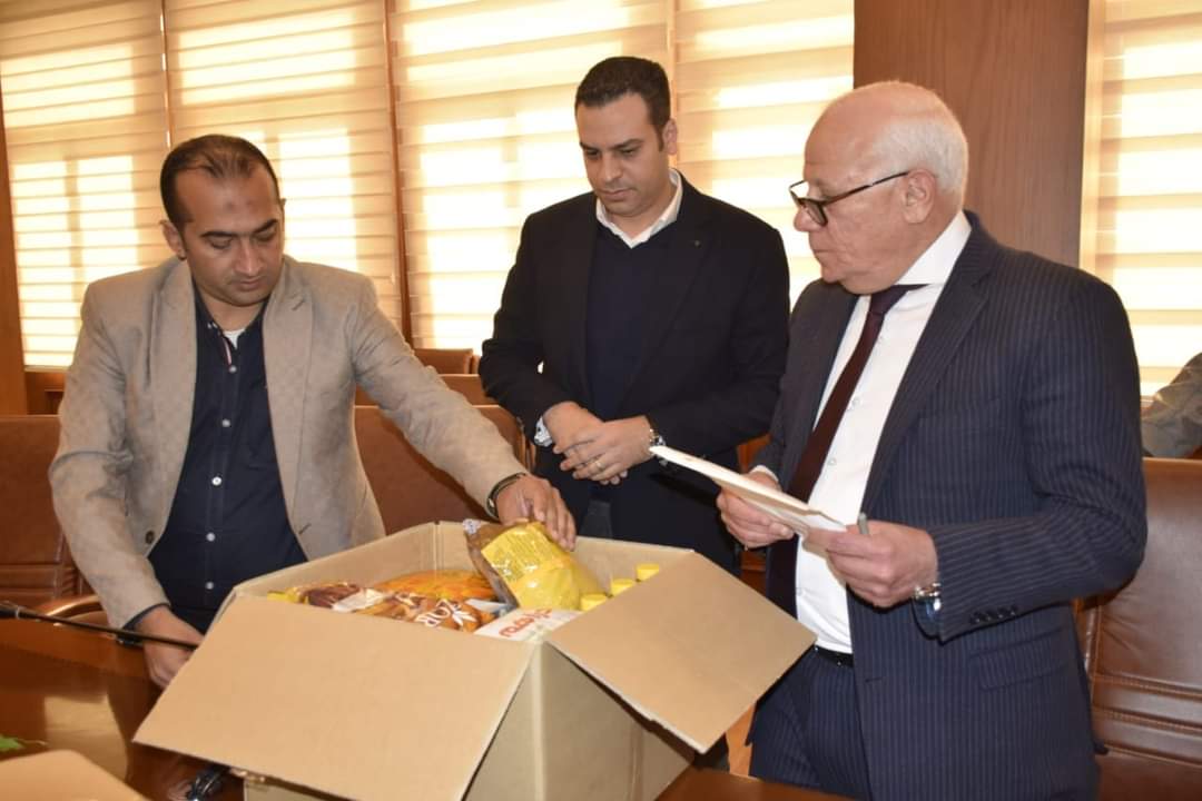 سلع غذائية للأسر الأولى بالرعاية ومحدودي الدخل والموظفين ببورسعيد 