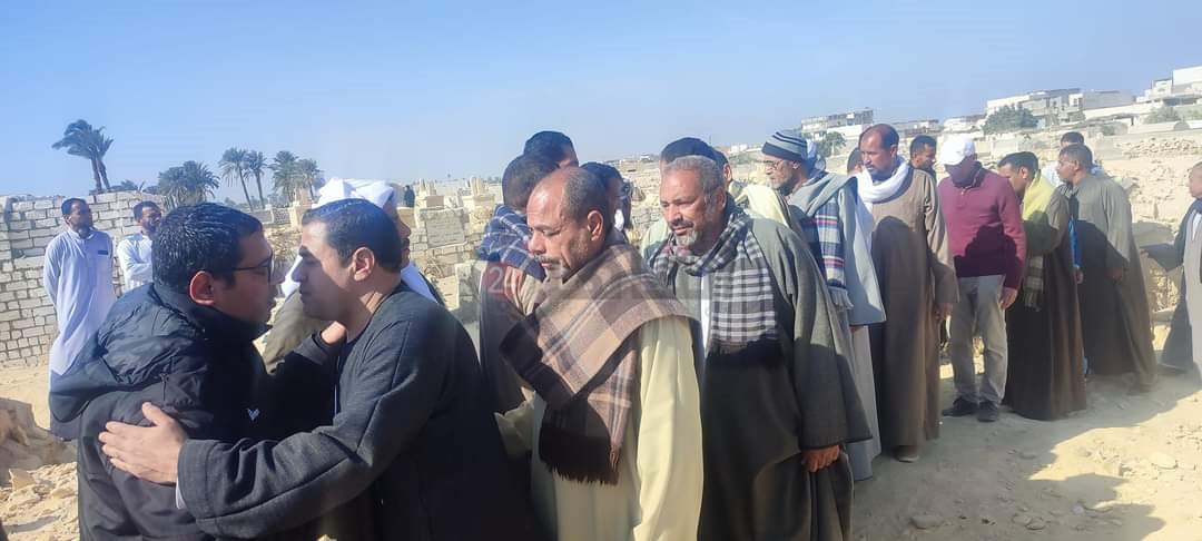 جانب من تشييع الجنازة