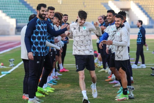 الجزائري عبد الرحيم دغموم يشارك في تدريبات المصري