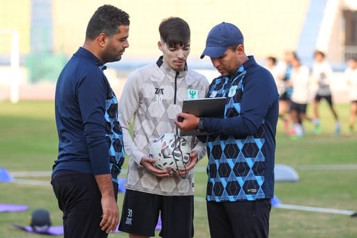 الجزائري عبد الرحيم دغموم يشارك في تدريبات المصري