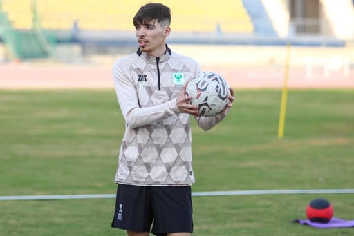 الجزائري عبد الرحيم دغموم يشارك في تدريبات المصري