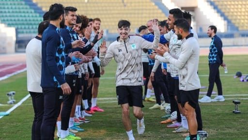 الجزائري عبد الرحيم دغموم يشارك في تدريبات المصري - قص