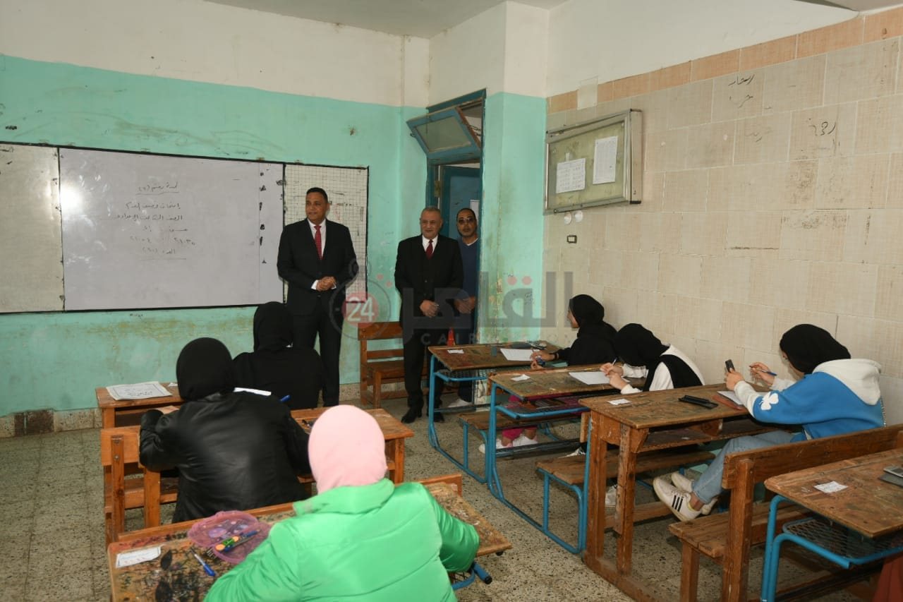 محافظ الدقهلية يتفقد لجان امتحانات الشهادة الإعدادية (4)