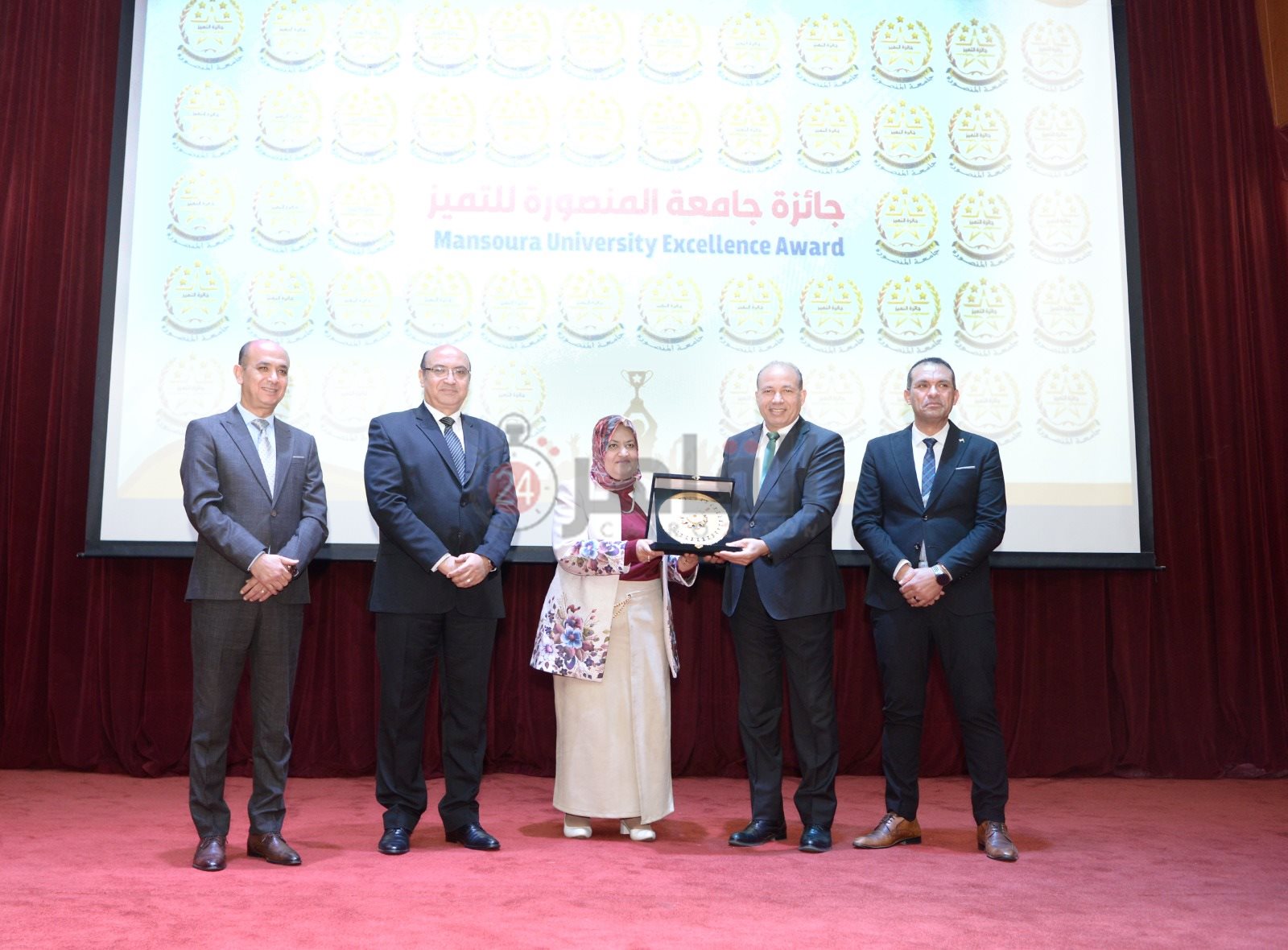 احتفالية جامعة المنصورة لتكريم الفائزين بجائزة التميز 2023 (16)