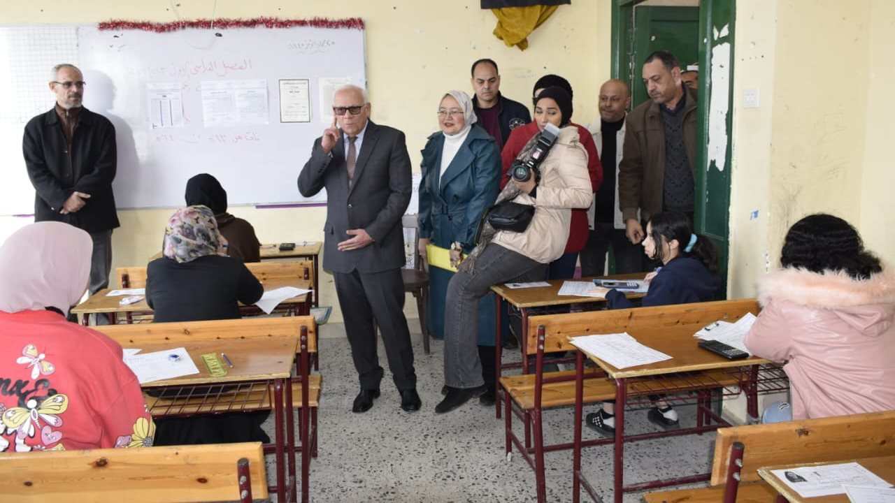 جولة محافظ بورسعيد بلجان الإعدادية - قص