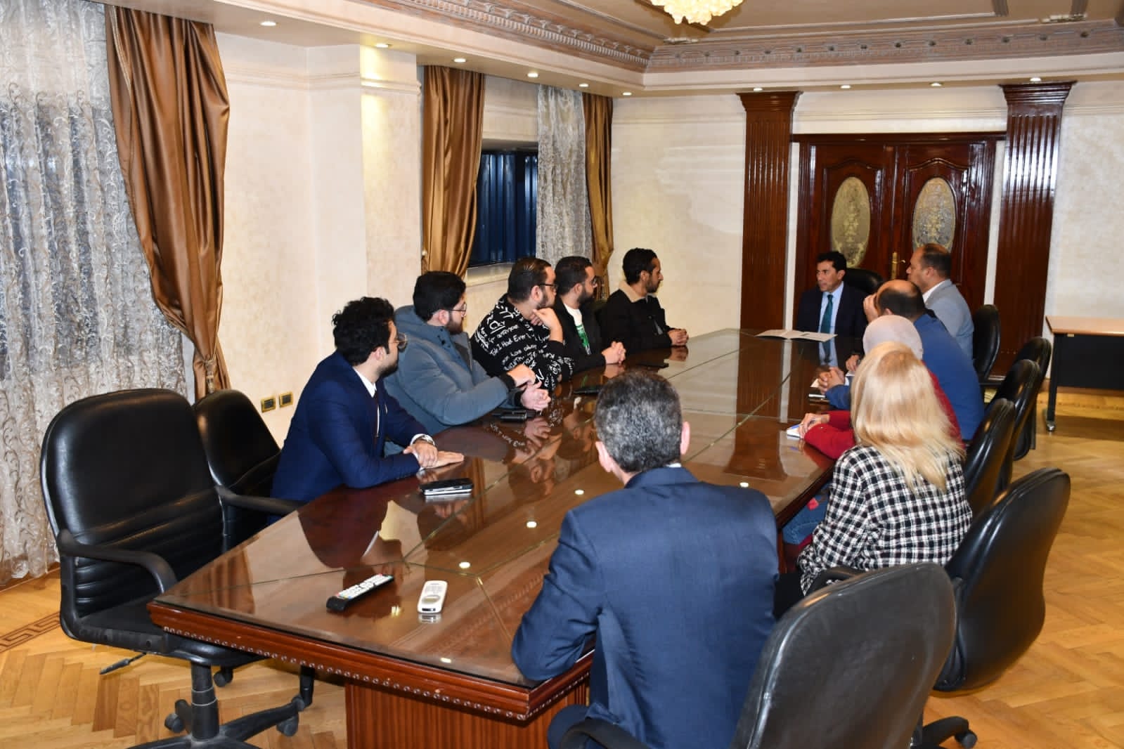 لقاء وزير الرياضة مع عدد من المؤثرين رياضيًا (6)