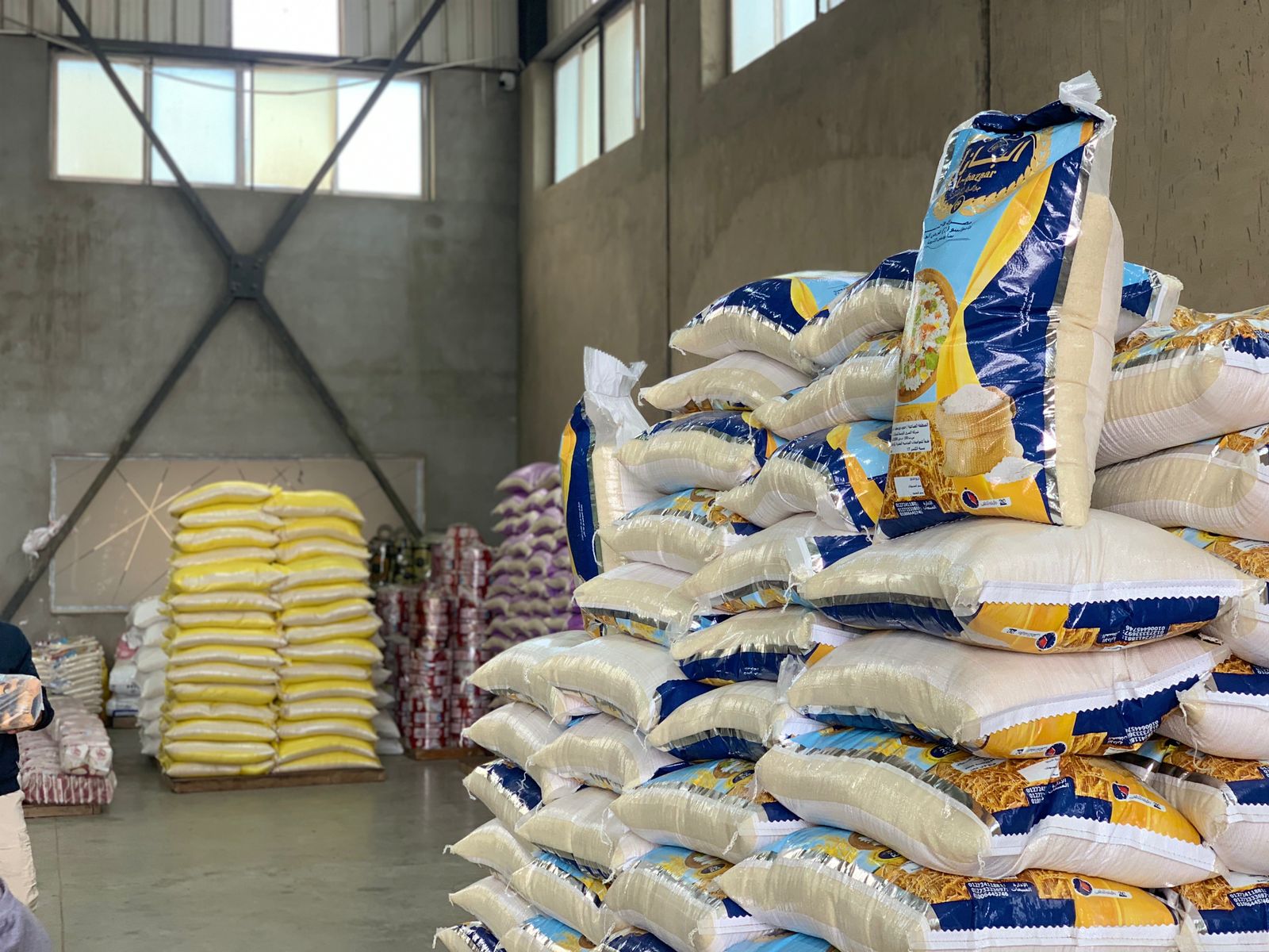 وزير التموين يتفقد مصنع لتعبئة الأرز ببورسعيد