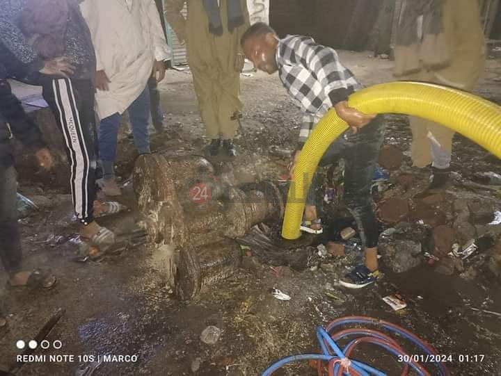 اعمال الصيانه لمشكله الصرف  بشارع ناصر بالفيوم