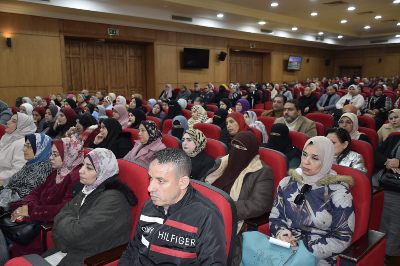 محافظ بورسعيد يستقبل وفد وزارة المالية