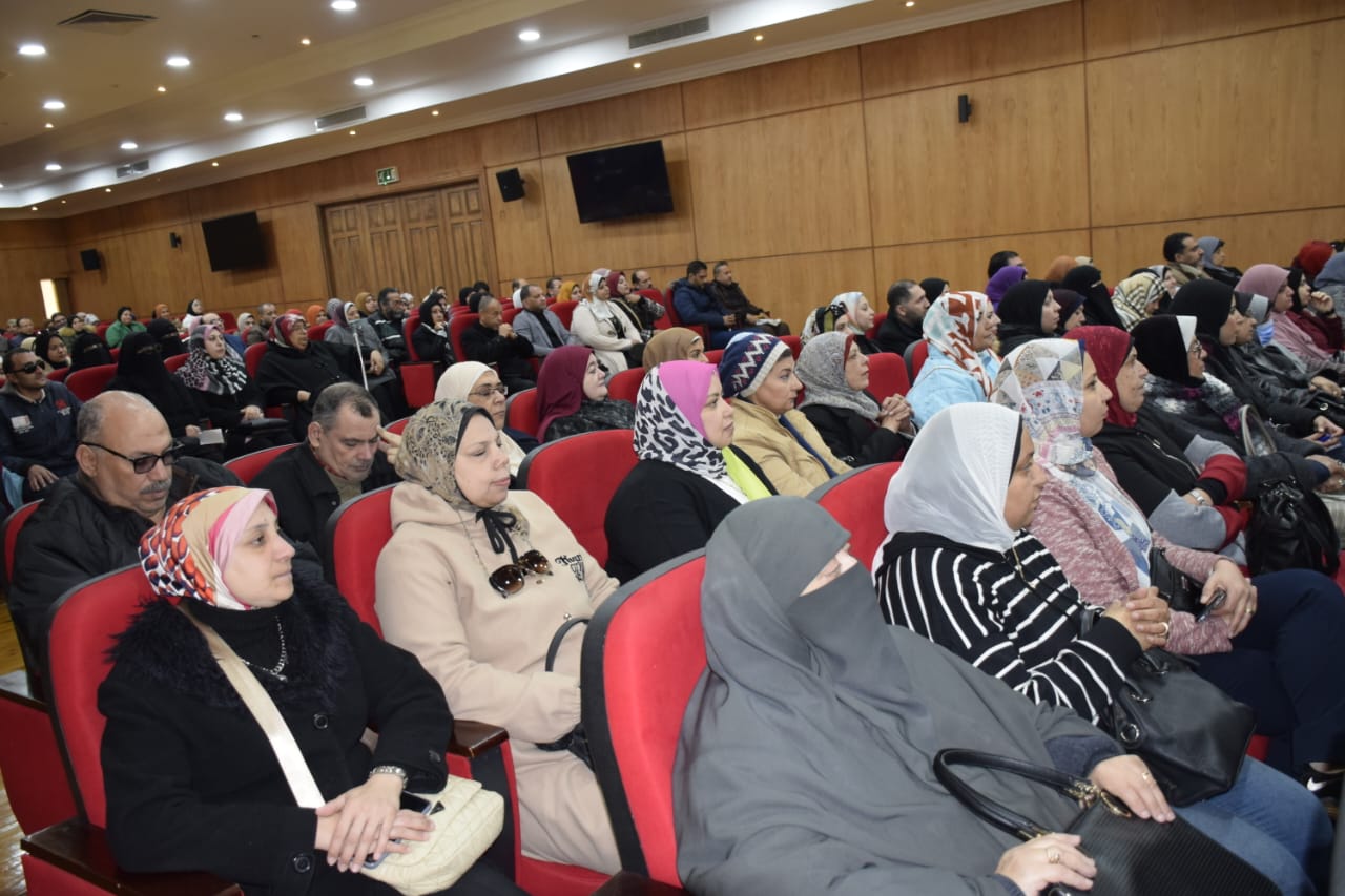 محافظ بورسعيد يستقبل وفد وزارة المالية