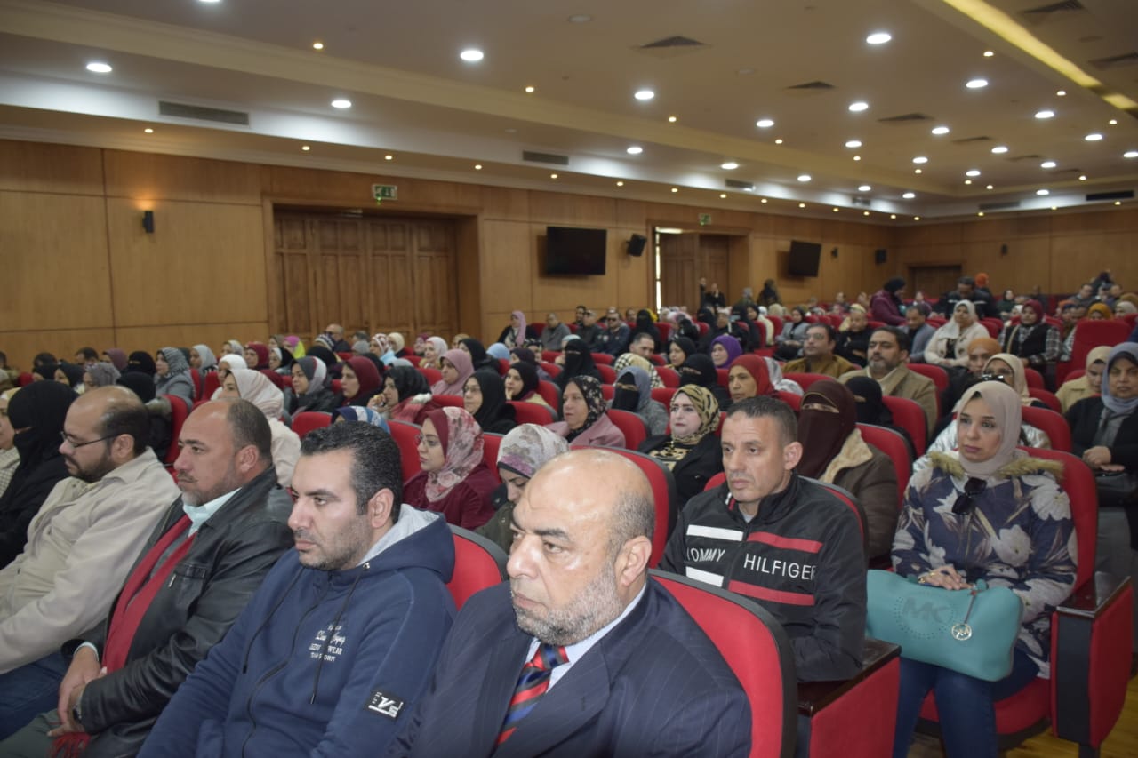 محافظ بورسعيد يستقبل وفد وزارة المالية