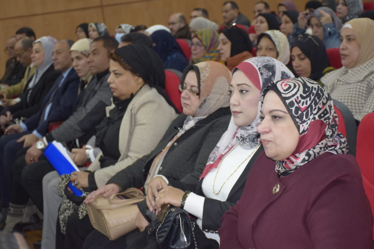 محافظ بورسعيد يستقبل وفد وزارة المالية