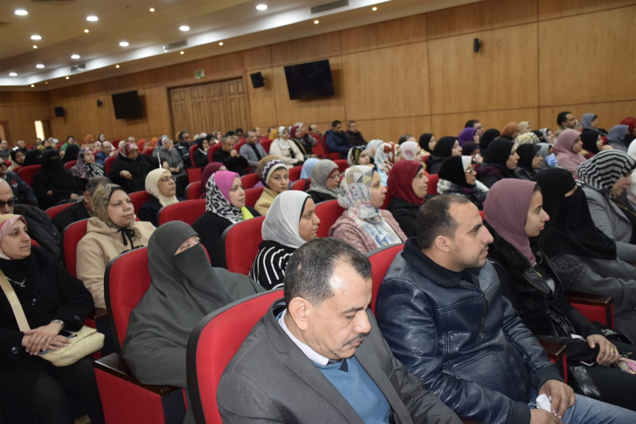 محافظ بورسعيد يستقبل وفد وزارة المالية