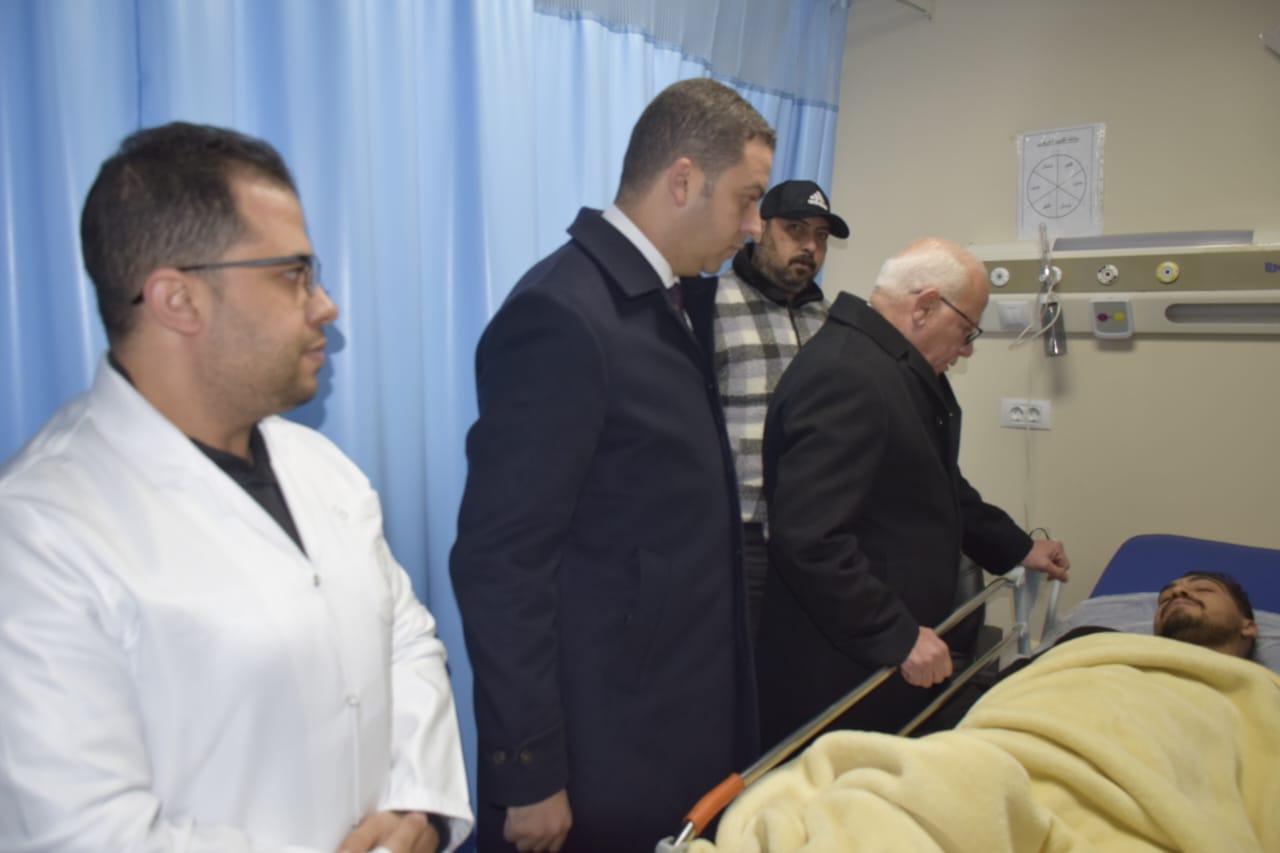 محافظ بورسعيد يزور مصابي حريق مول تجاري