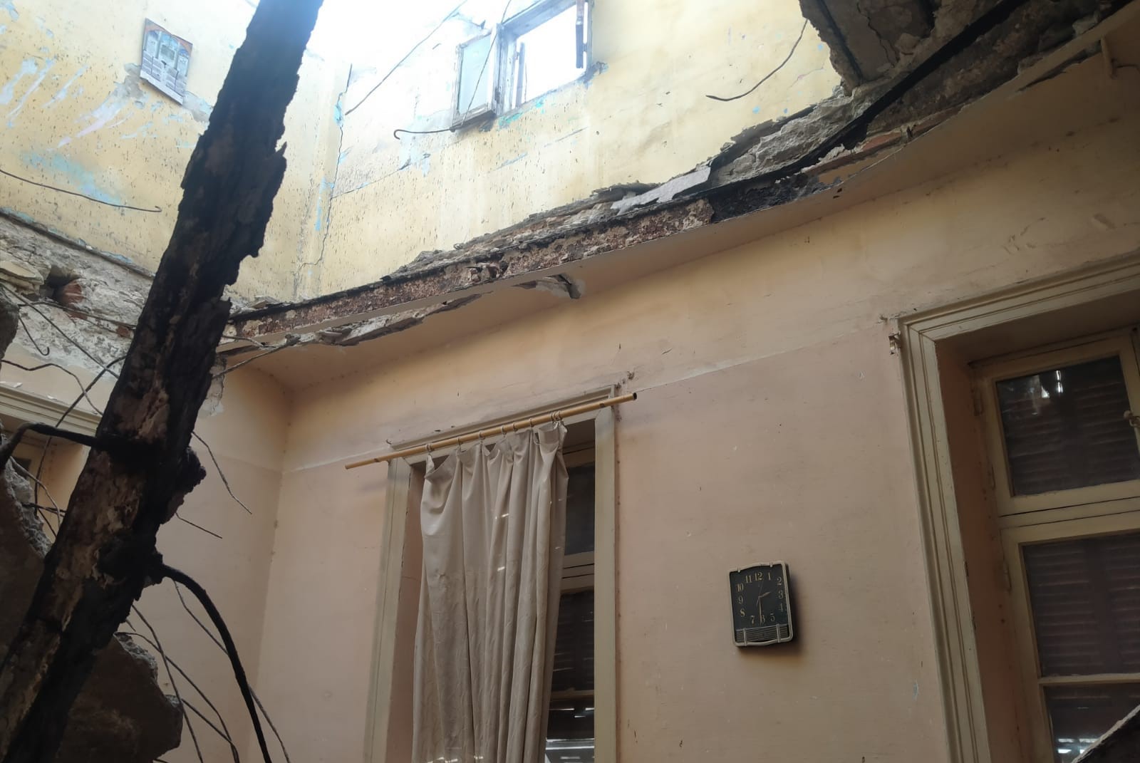 انهيار أجزاء من عقارين في الإسكندرية 