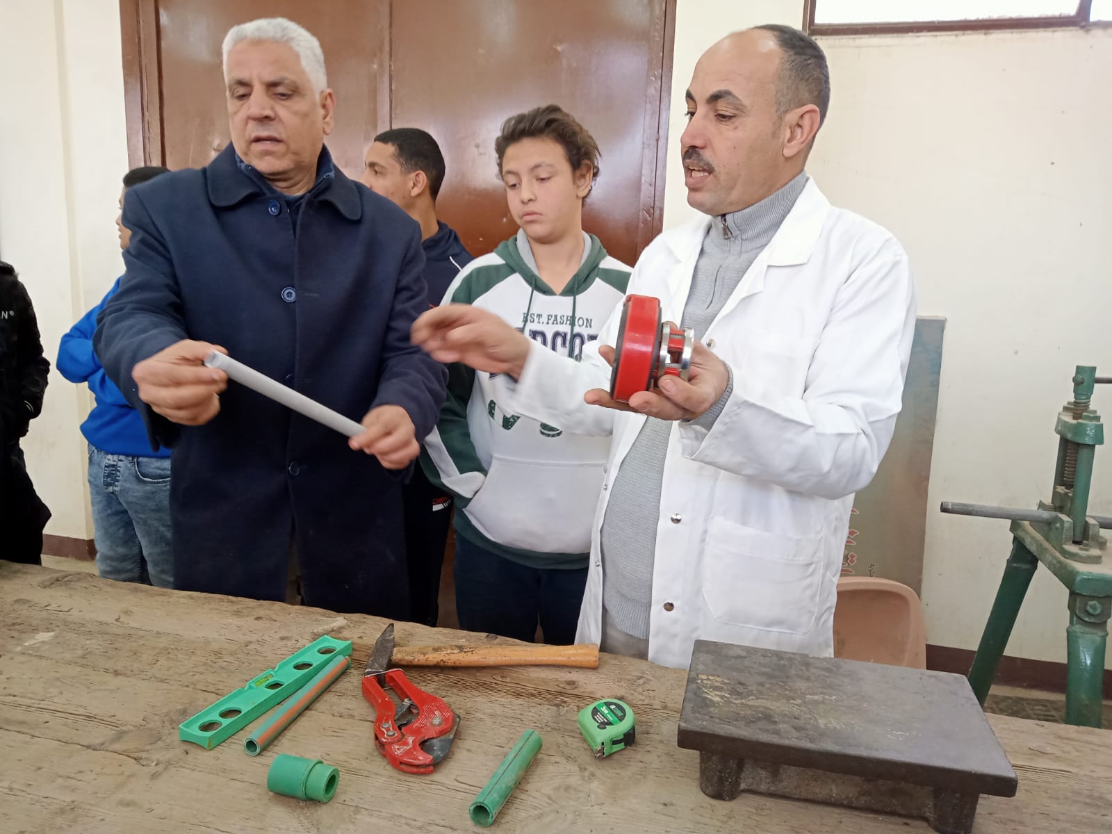 دورة تدريبية تأهيلية لذوي الهمم على النجارة والسباكة والخزف بمدارس التعليم الفني بالفيوم 