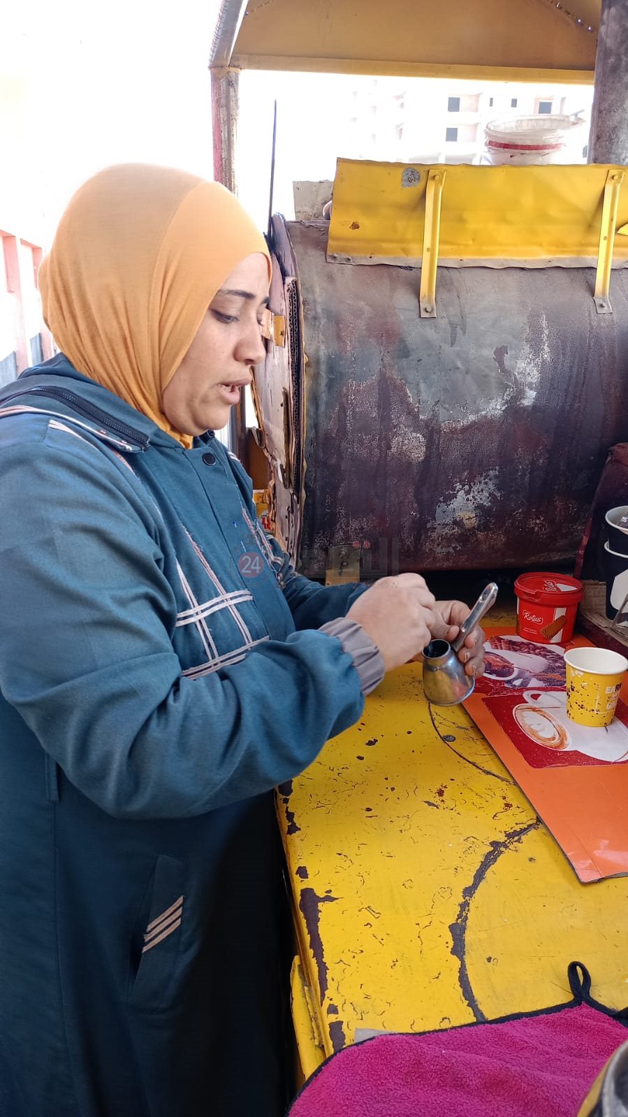 سعاد تعول أسرتها في الفيوم بعد مرض زوجها