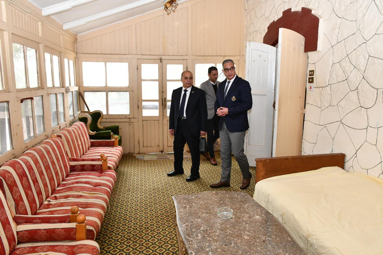 محافظ الفيوم ورئيس الوطني للاستثمار يتفقدان الفرص الاستثمارية على بحيرة قارون