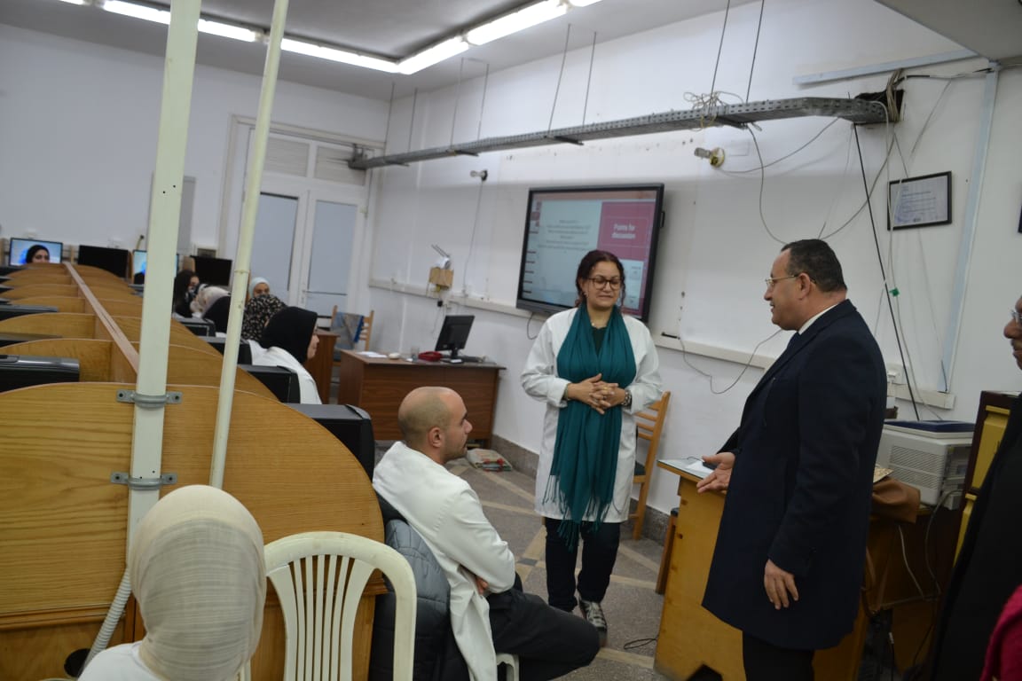 رئيس جامعة الإسكندرية يتفقد بدء الفصل الدراسي الثاني 