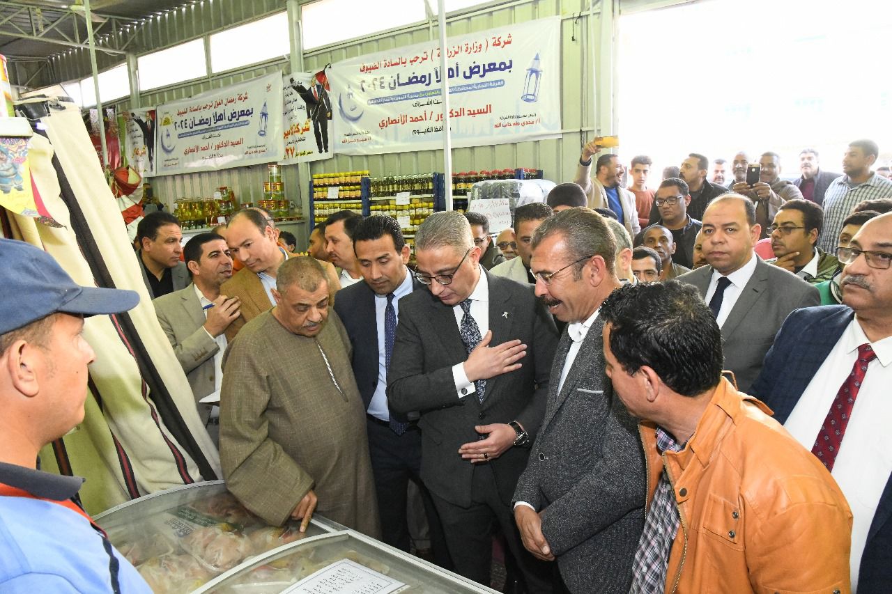 محافظ الفيوم يفتتح معرض أهلا رمضان لبيع السلع الغذائية بأسعار مخفضة
