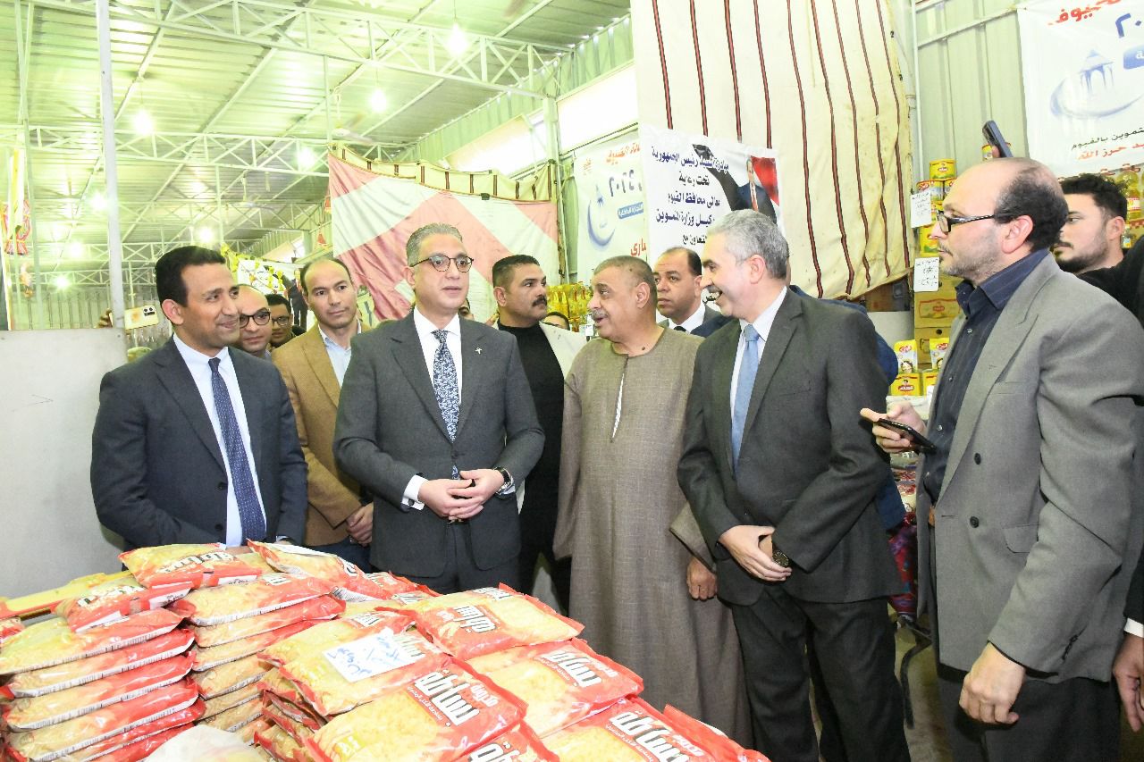 محافظ الفيوم يفتتح معرض أهلا رمضان لبيع السلع الغذائية بأسعار مخفضة