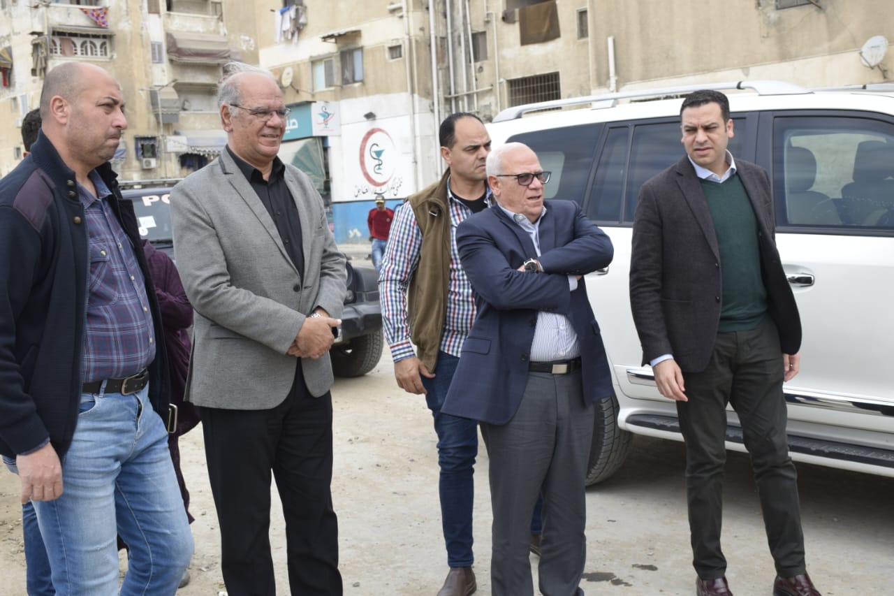 محافظ بورسعيد يتفقد عدد من مشروعات الطرق