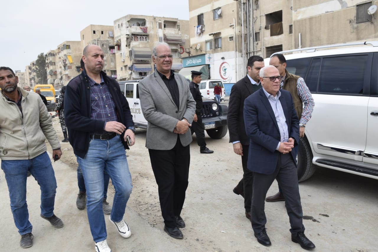 محافظ بورسعيد يتفقد عدد من مشروعات الطرق