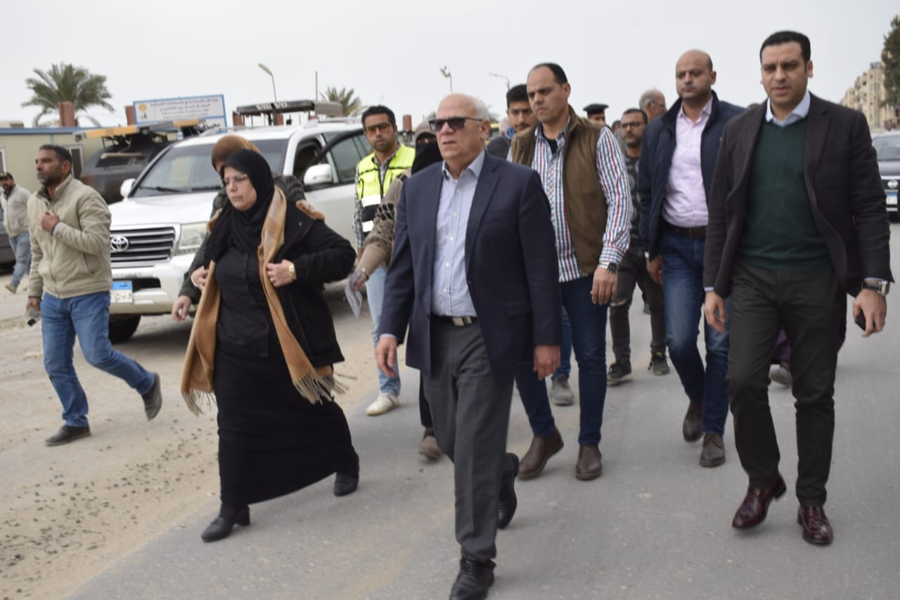 محافظ بورسعيد يتفقد عدد من مشروعات الطرق