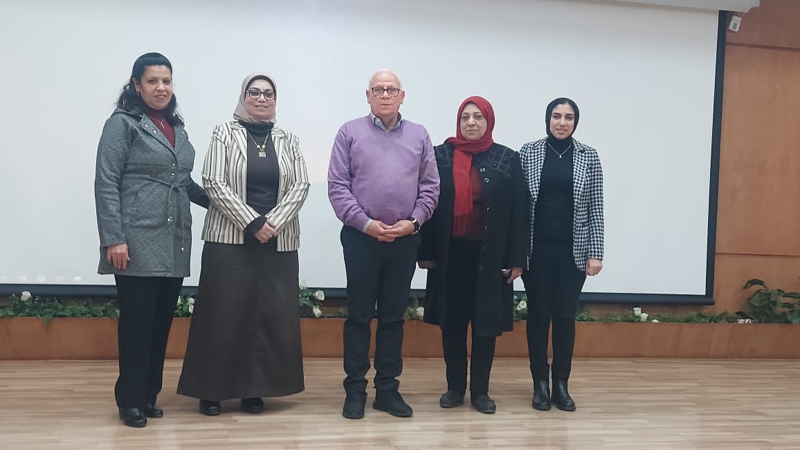 محافظ بورسعيد يجتمع بالقيادات التنفيذية 