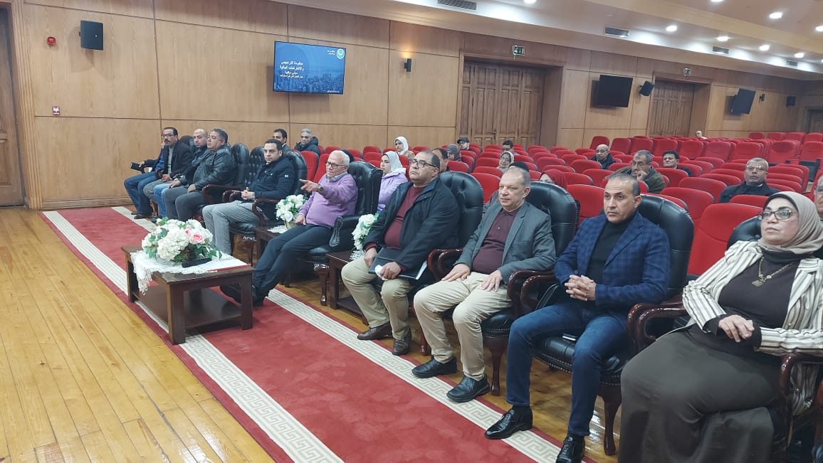 محافظ بورسعيد يجتمع بالقيادات التنفيذية 