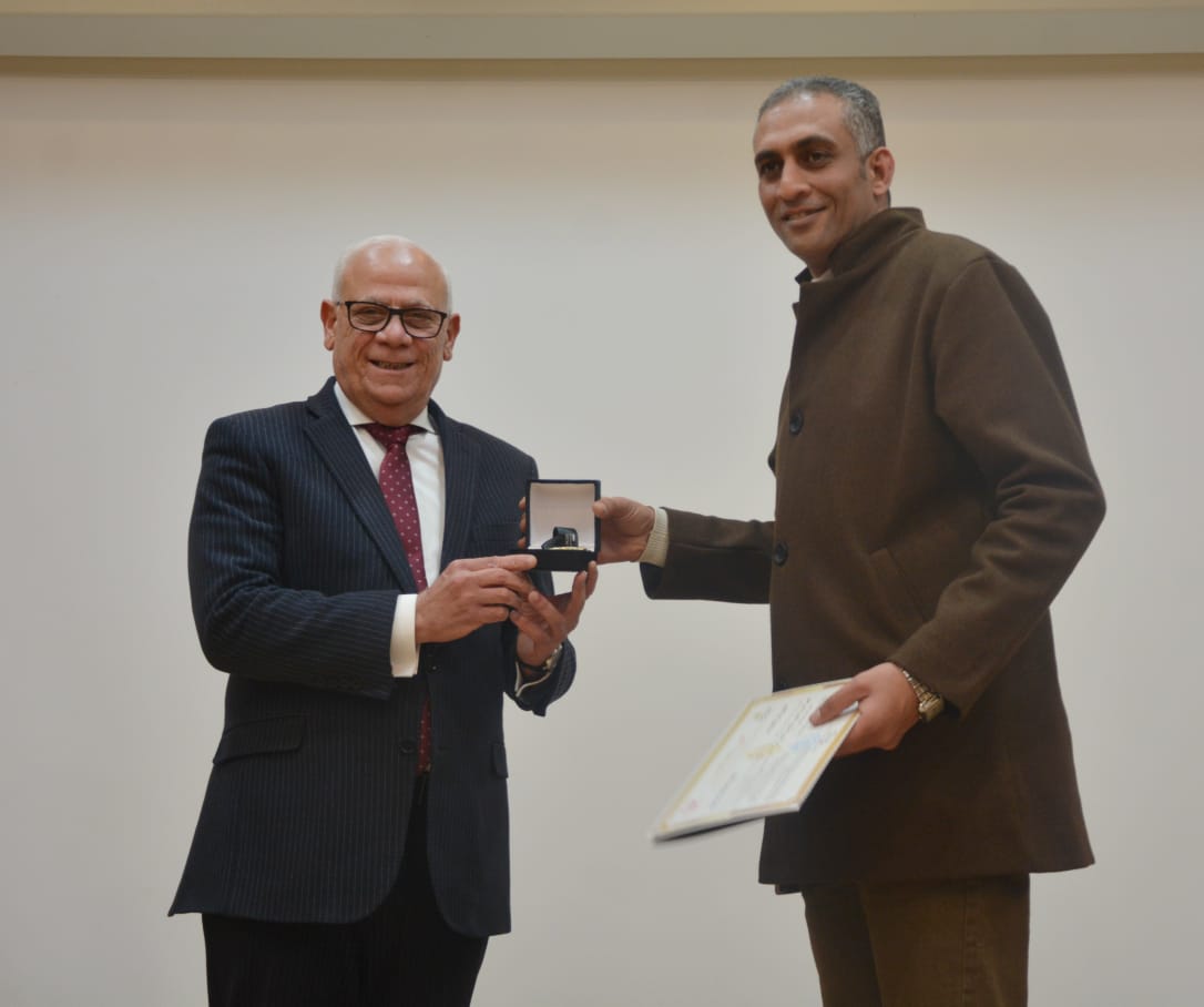 محافظ بورسعيد يكرم فريق الفائزون 