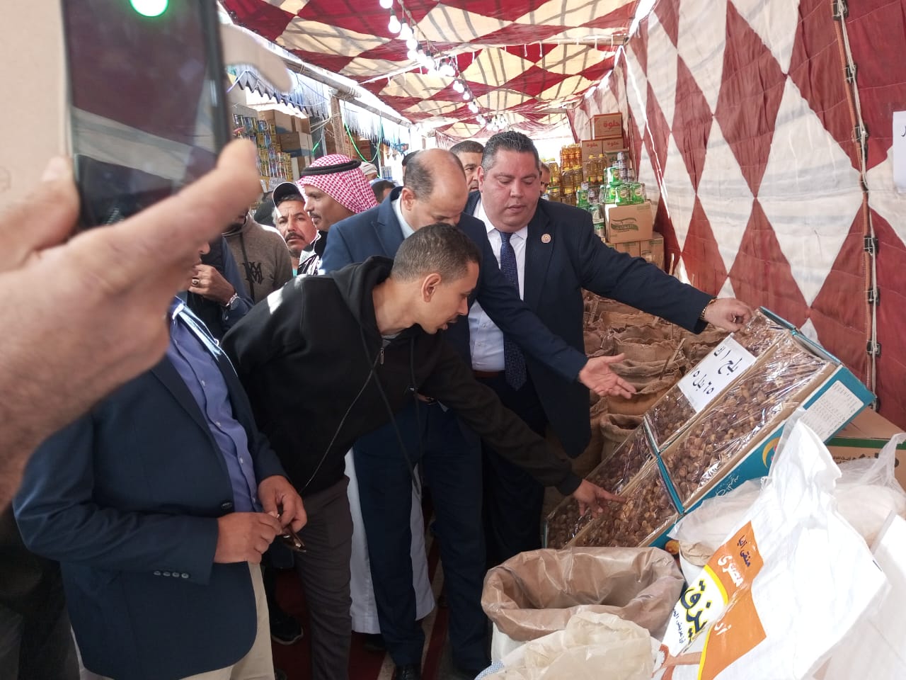 محافظ جنوب سيناء يفتتح معرض أهلا رمضان بدهب