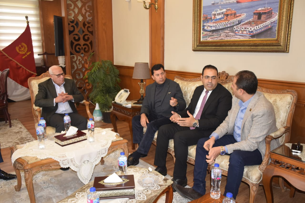 محافظ بورسعيد يستقبل وزير الشباب والرياضة