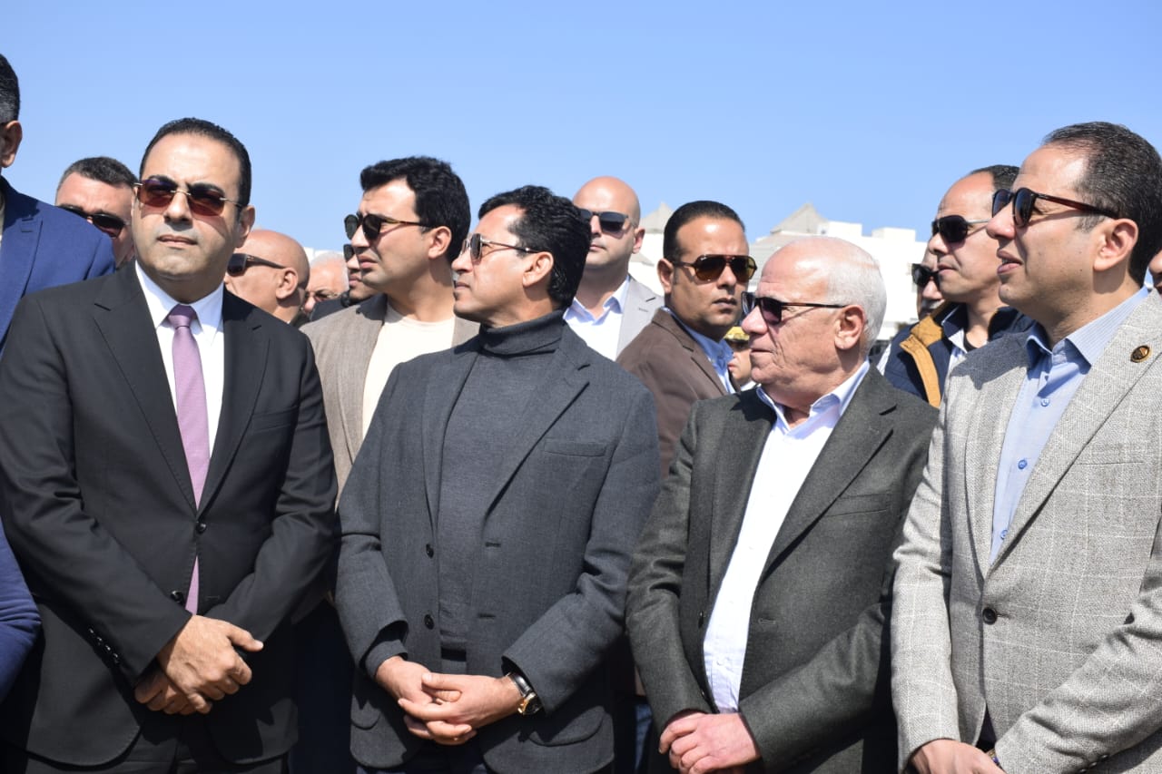 وزير الشباب والرياضة يتفقد سير الأعمال الإنشائية باستاد النادي المصري الجديد