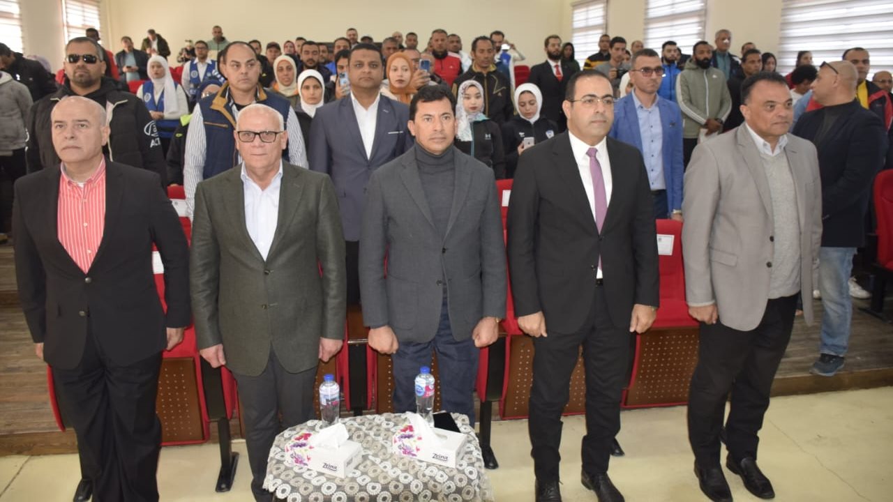 وزير الشباب يشهد ختام الملتقى التثقيفي لمدربي ومساعدي مراكز تدريب كرة القدم للفتيات - قص