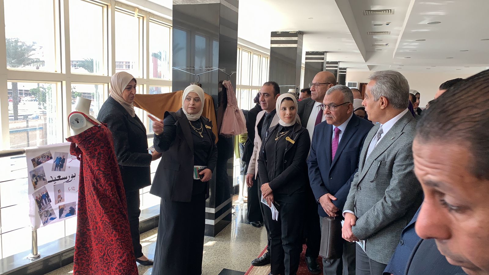 وزير العمل يتفقد معرض ببورسعيد 