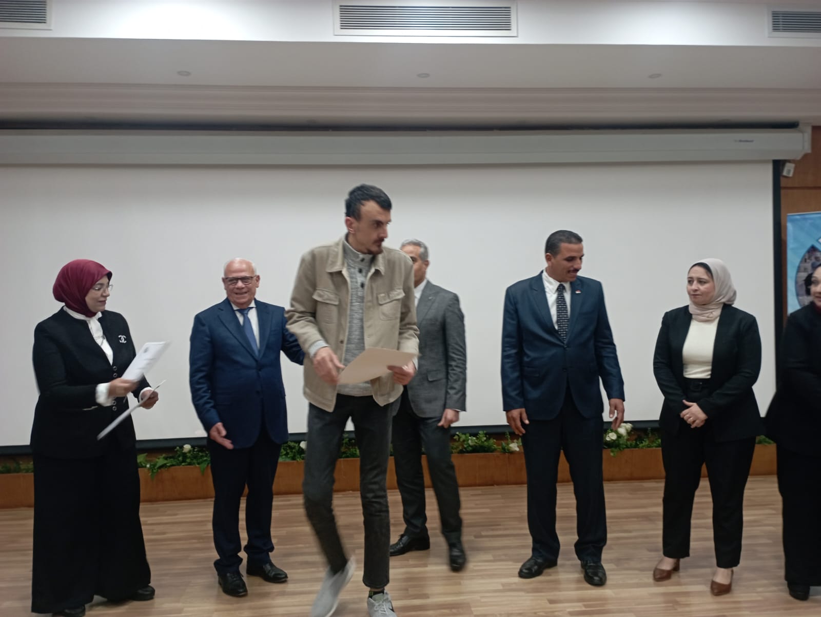 وزير العمل يسلم 150 عقد وظيفة لذوي الهمم