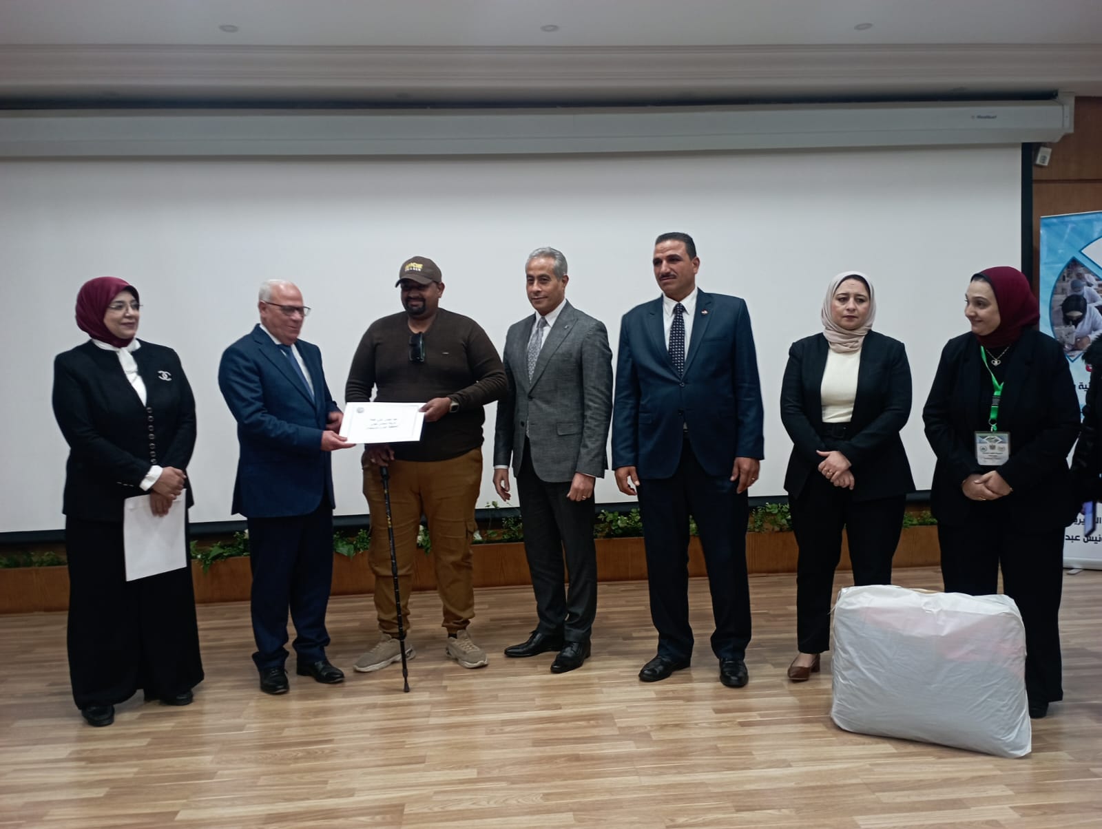 وزير العمل يسلم 150 عقد وظيفة لذوي الهمم