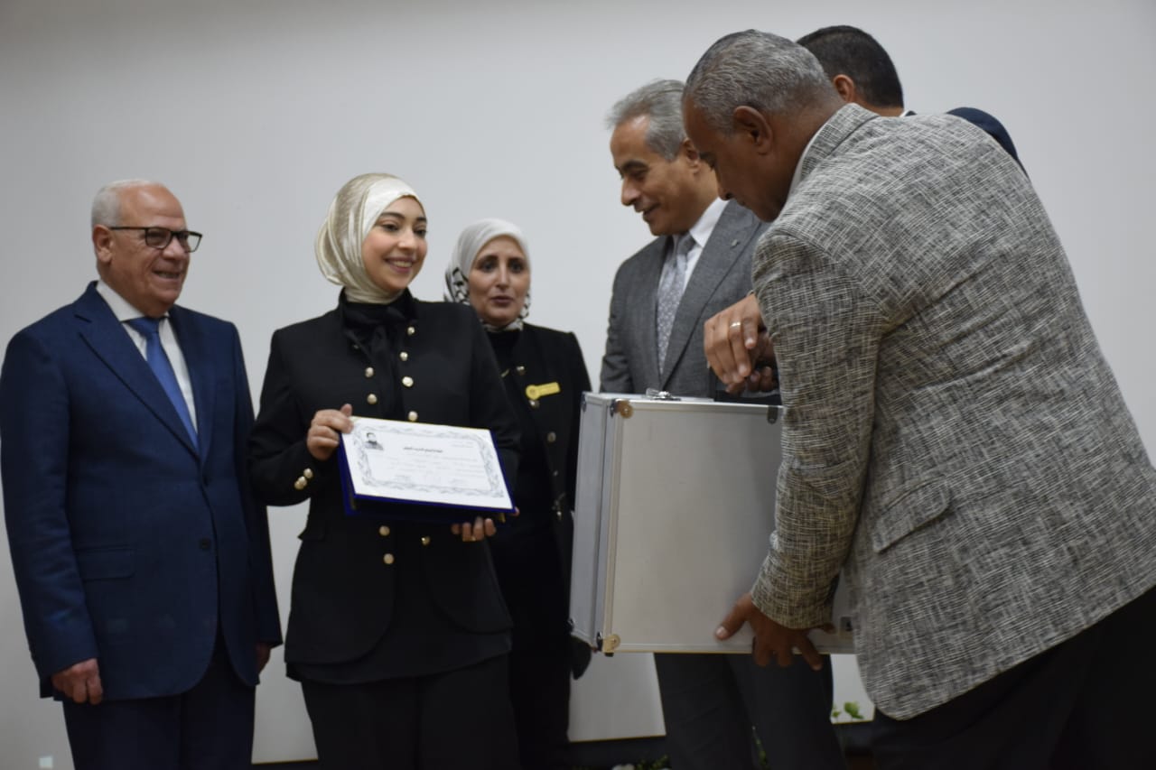 زيارة وزير العمل لبورسعيد 