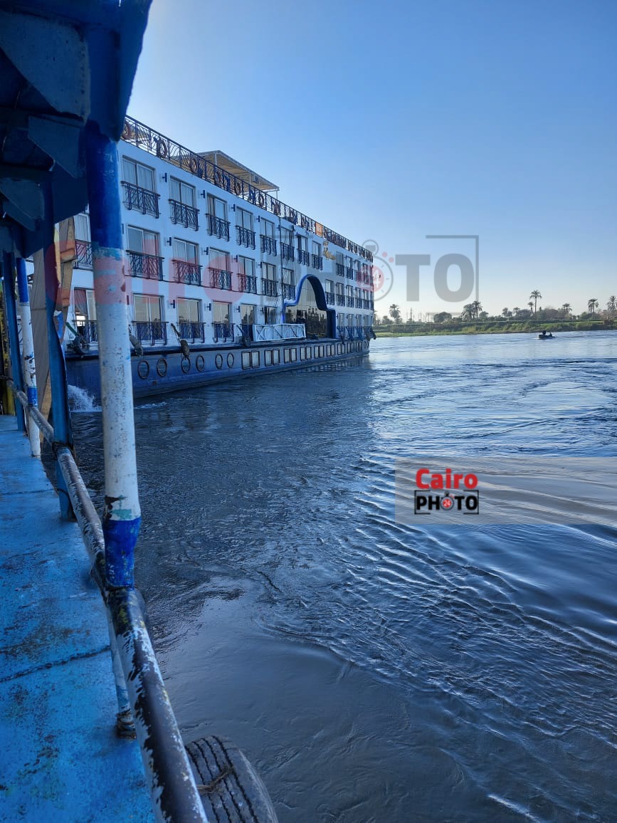 الصور الأولي لجنوح باخرة سياحية بنهر النيل