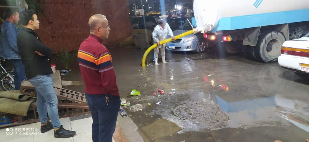 كسر بمحبس مياه عمومي يُغرق شوارع حي المناخ ببورسعيد